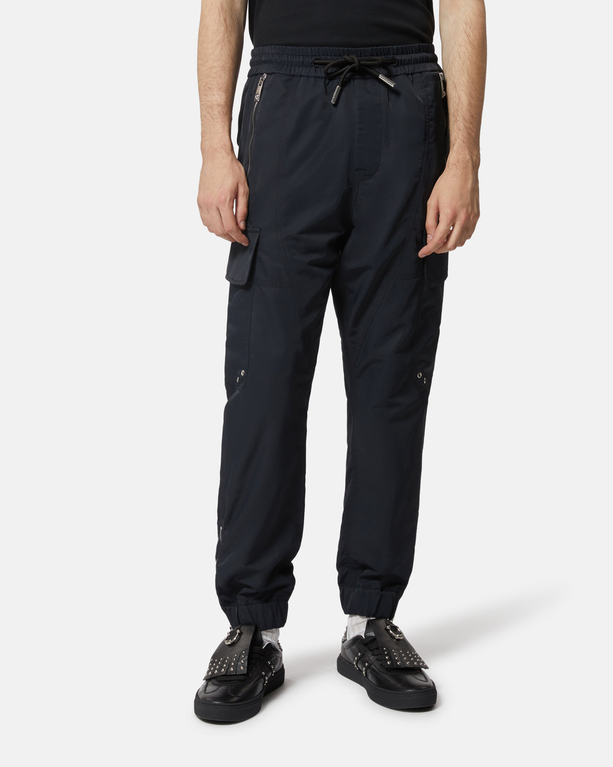 Pantaloni cargo neri con coulisse e dettagli utility TB0