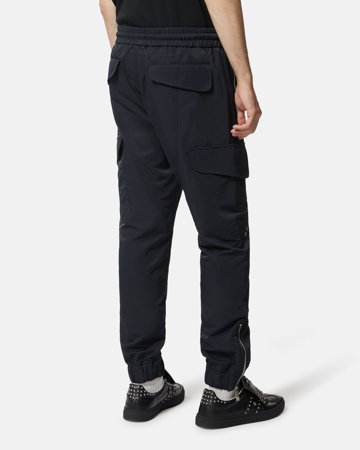 Pantaloni cargo neri con coulisse e dettagli utility TB0