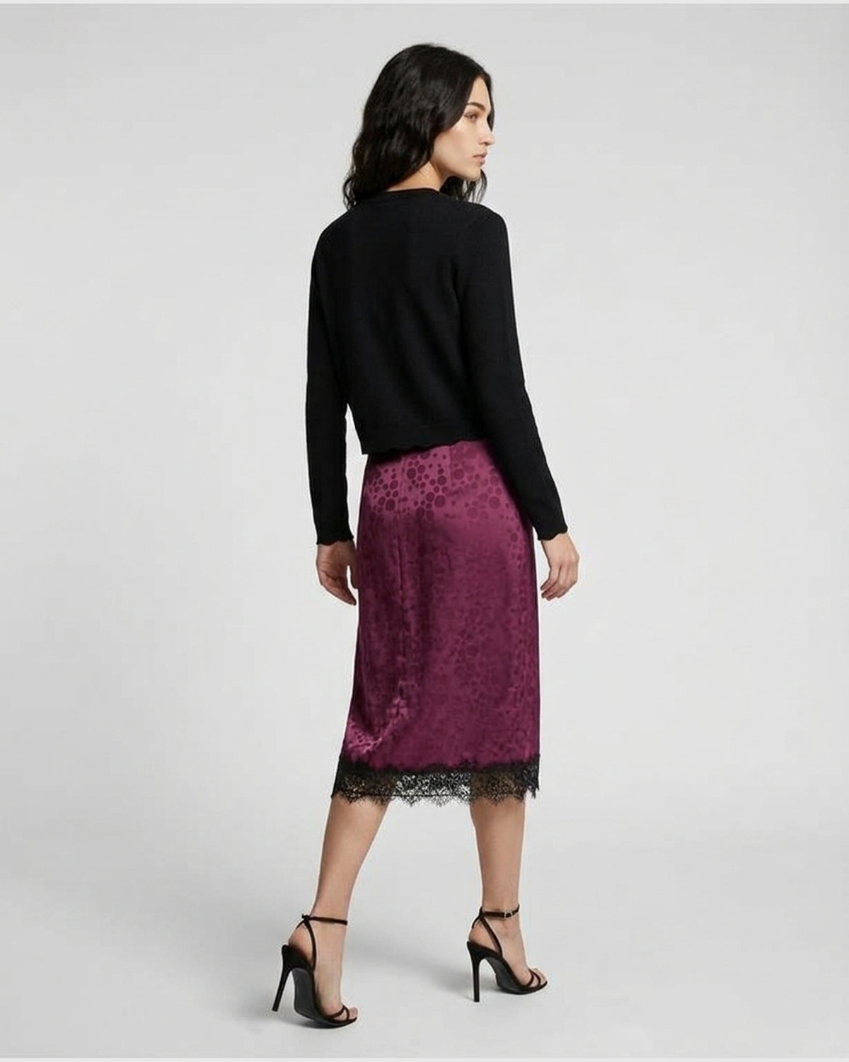 Cardigan Corto con Bottoni Gioiello e Bordo Smerlato
