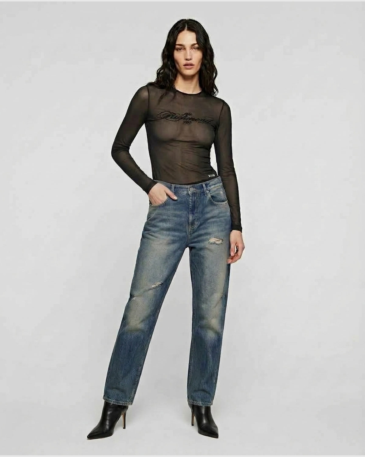 Jeans a Gamba Dritta con Lavaggio Vintage e Strappi