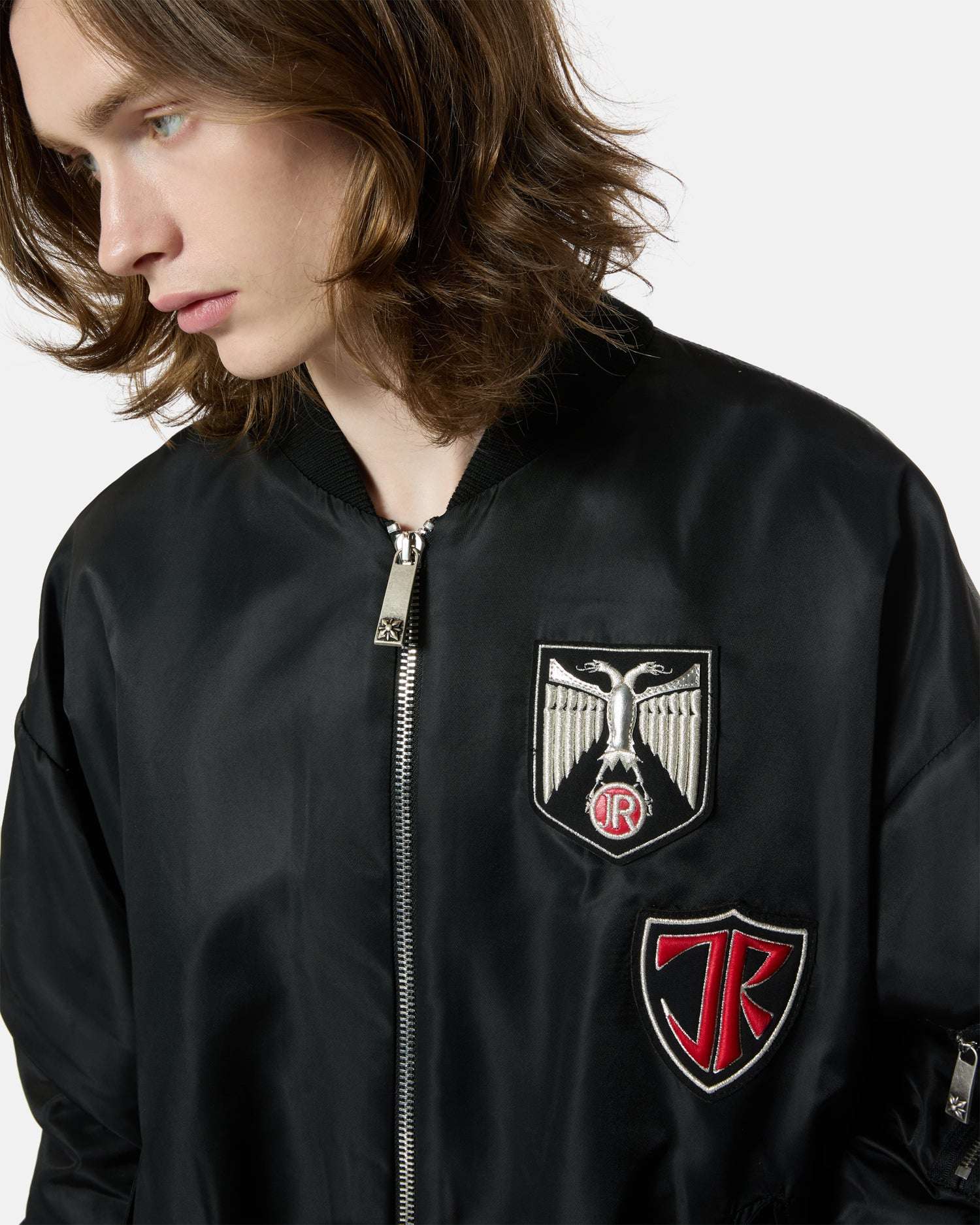 Bomber nero con patch applicati Capospalla