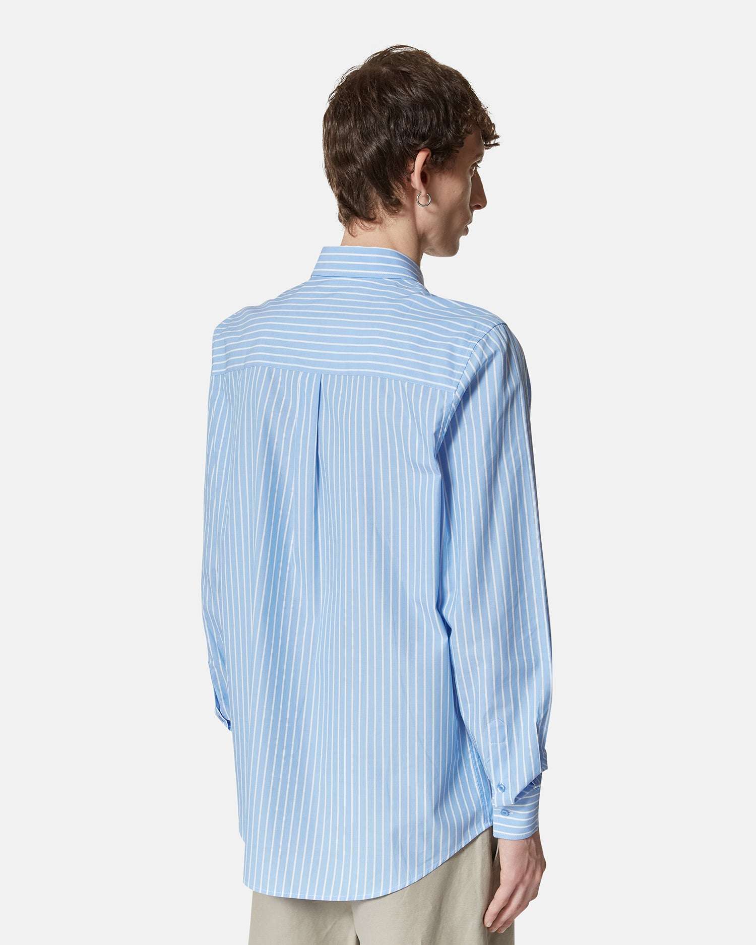 Camicia a righe azzurre in cotone con stampa testuale minimal Camicia