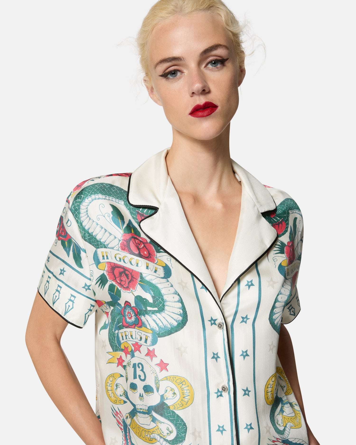 Camicia stampa serpente con short abbinati Camicia
