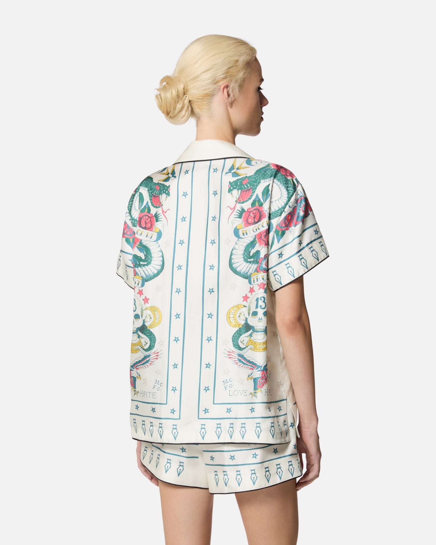 Camicia stampa serpente con short abbinati Camicia