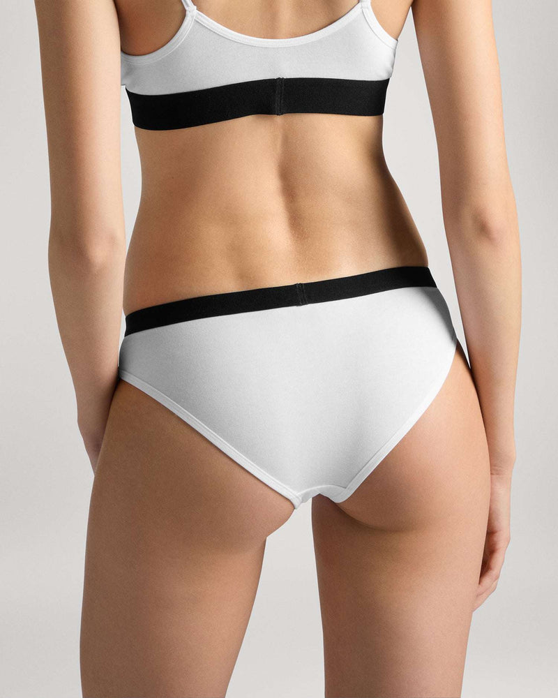 Pack with 2 briefs. Middle waist