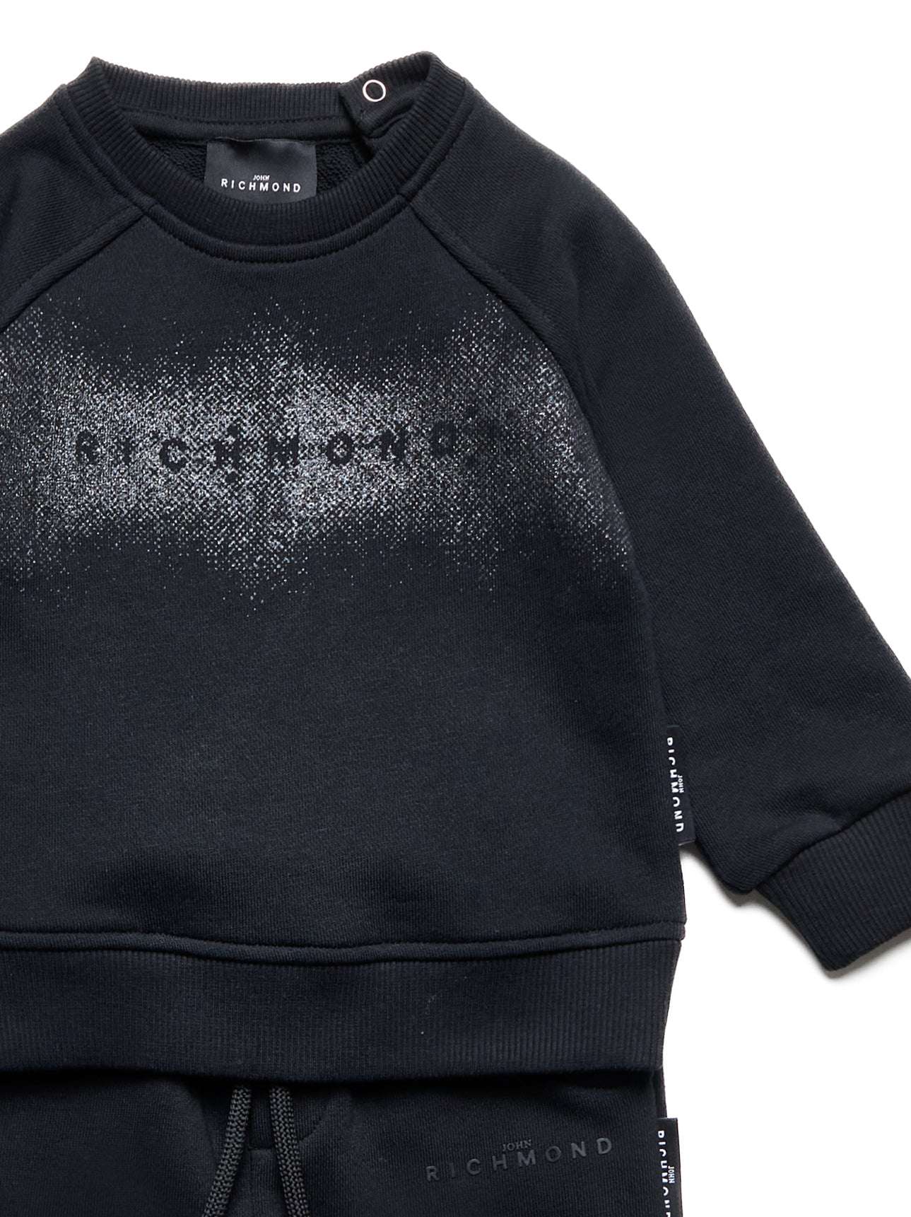 Coordinated with Complete graphic print