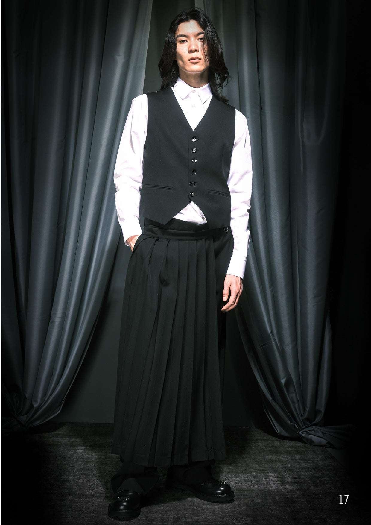 Waistcoat with decorative print and tailored cut. Outerwear