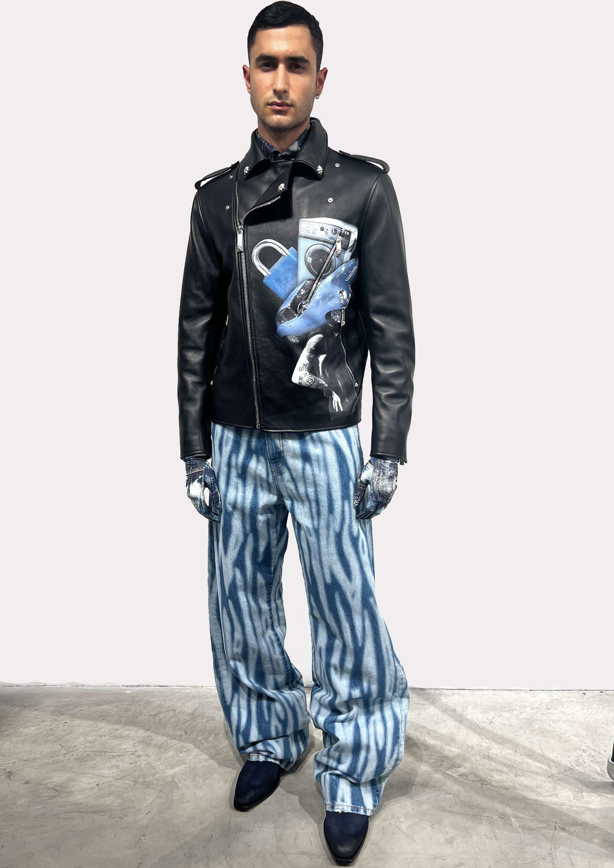Jeans John Richmond a zampa con logo patch uomo main image 0