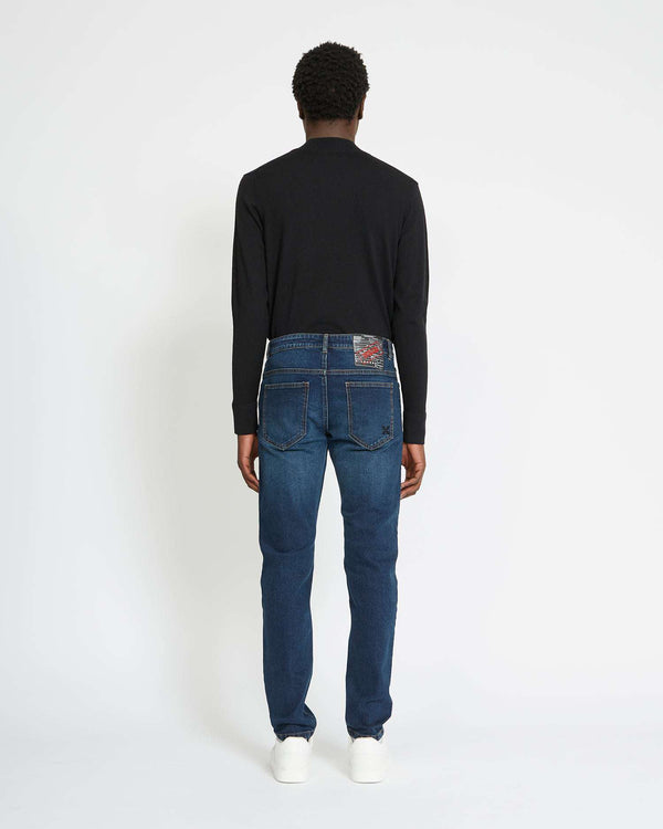 Jeans slim con etichetta logata sul retro