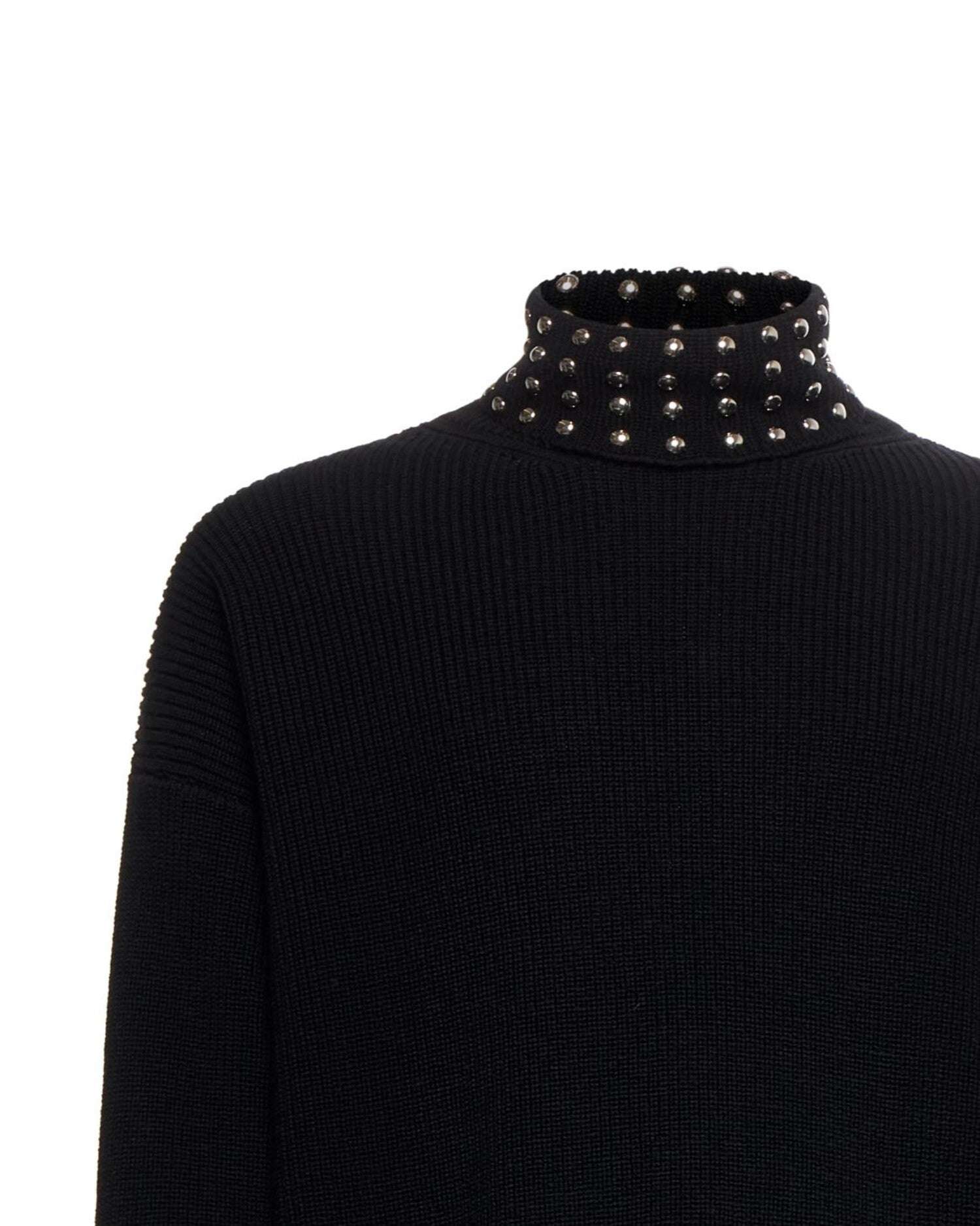 Maglione uomo nero con collo alto e dettagli metallici Maglia
