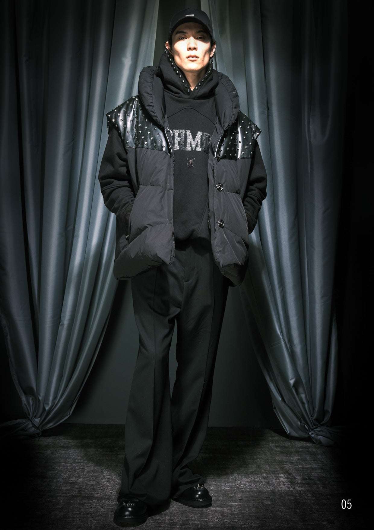 Piumino smanicato dal design lineare Capispalla