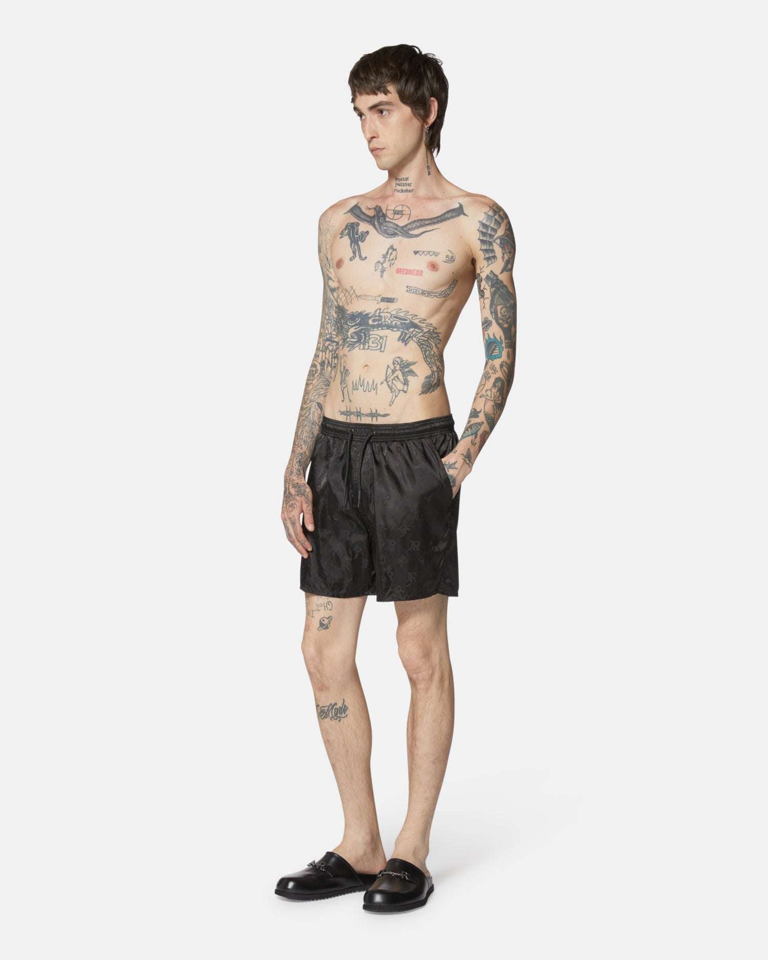 Shorts in tessuto lucido nero con vita elasticizzata Shorts