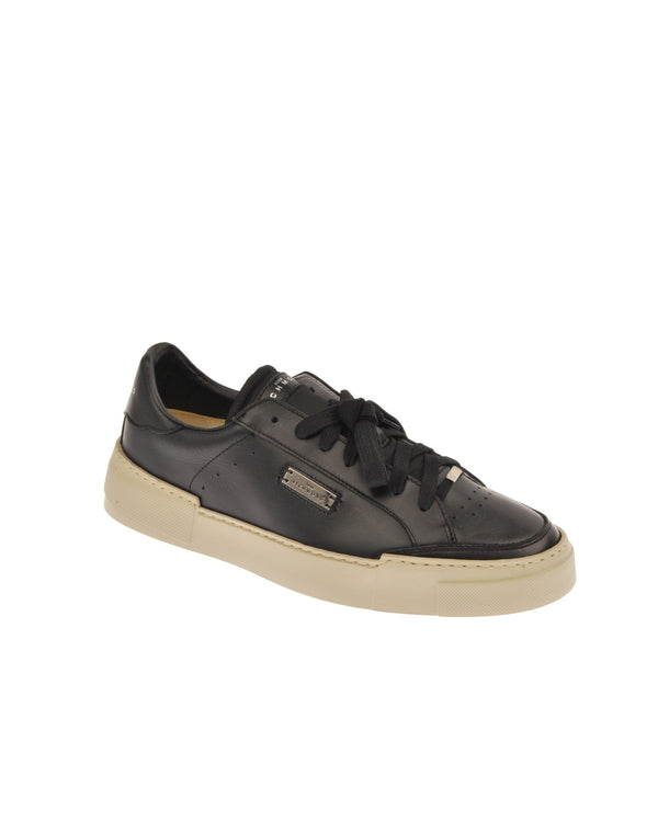 Men's sneaker in leather woth contrasting detail