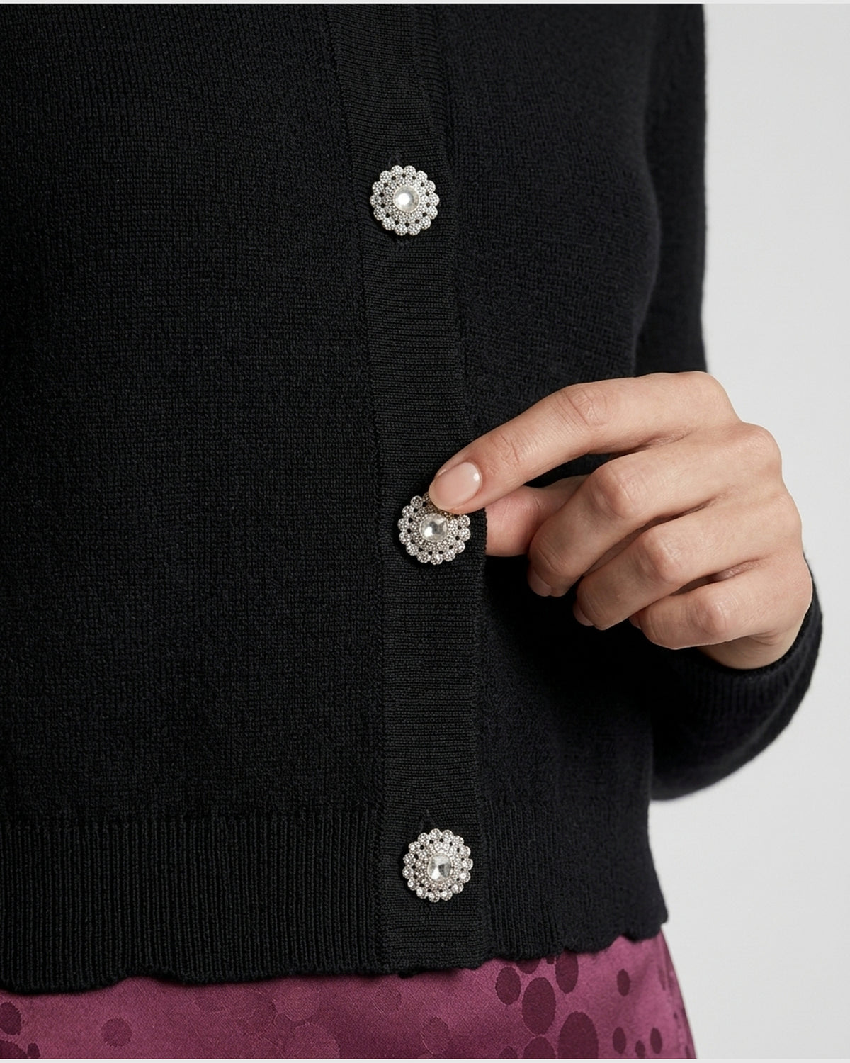 Cardigan Corto con Bottoni Gioiello e Bordo Smerlato
