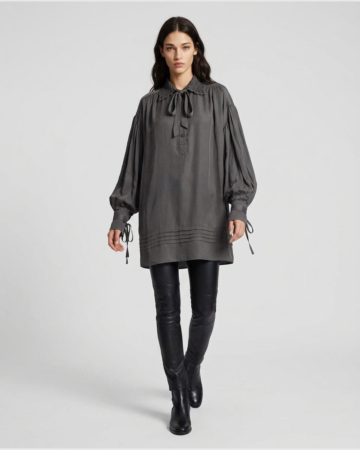 Camicia con Colletto Ricamato e Fiocco Lavallière
