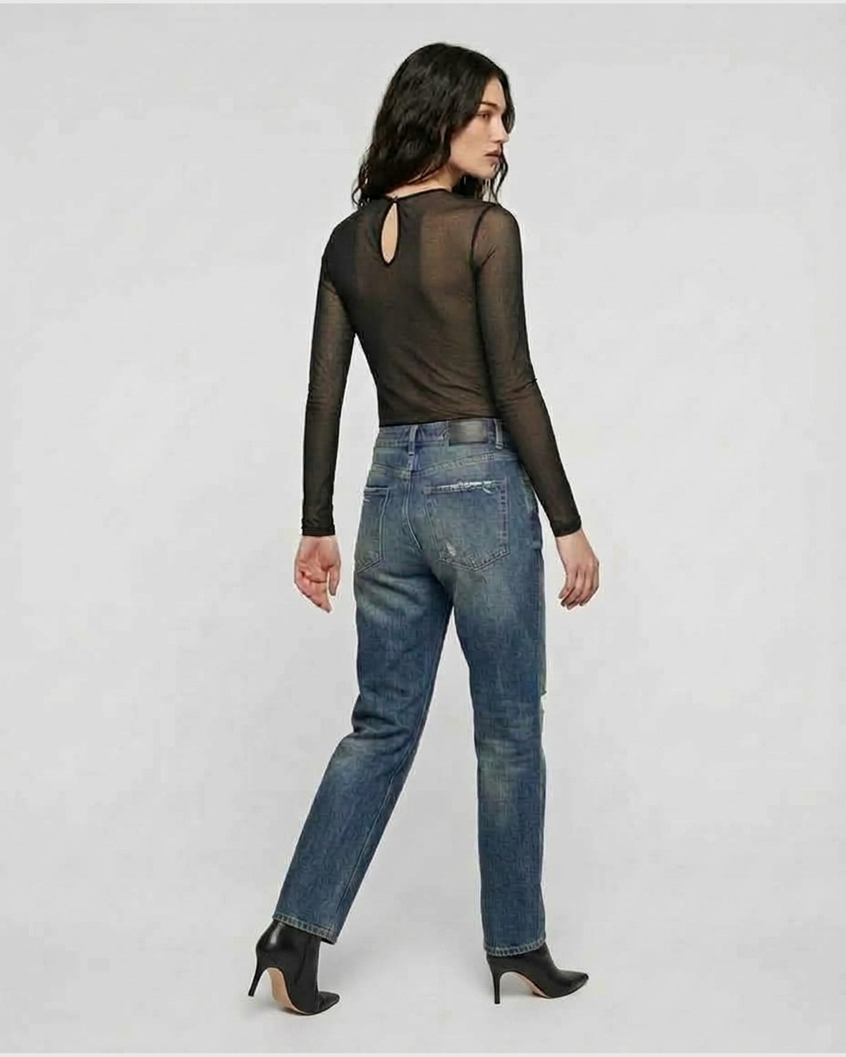 Jeans a Gamba Dritta con Lavaggio Vintage e Strappi