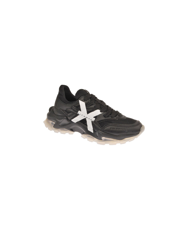 Women's sporty sneaker with contrasting logo