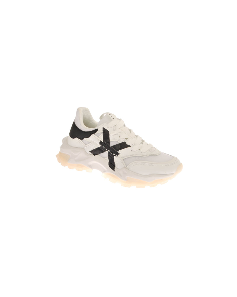 Women's sporty sneaker with contrasting logo