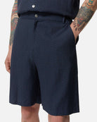 Bermuda a vita alta con design minimal e tessuto lavorato Bermuda