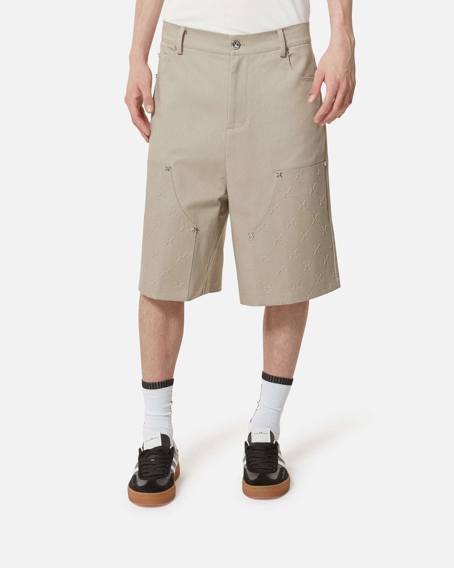 Bermuda con dettagli ricamati e design oversize Bermuda