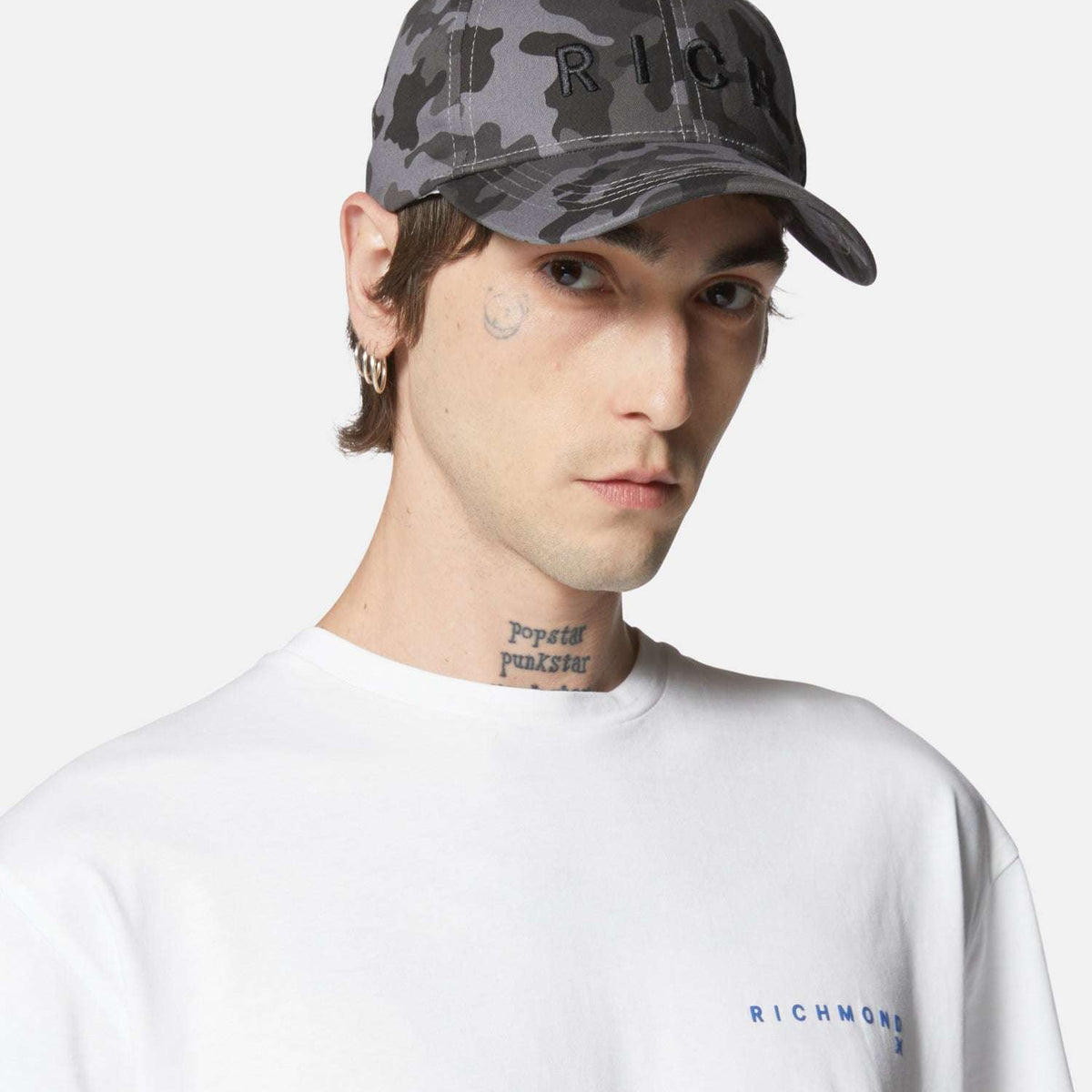 Camouflage cap with embroidered logo – John Richmond