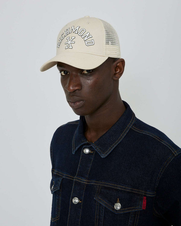Cap with embroidered logo on the front