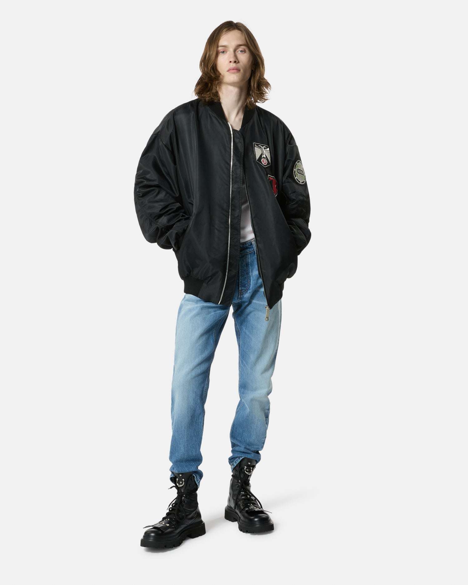 Bomber nero con patch applicati Capospalla