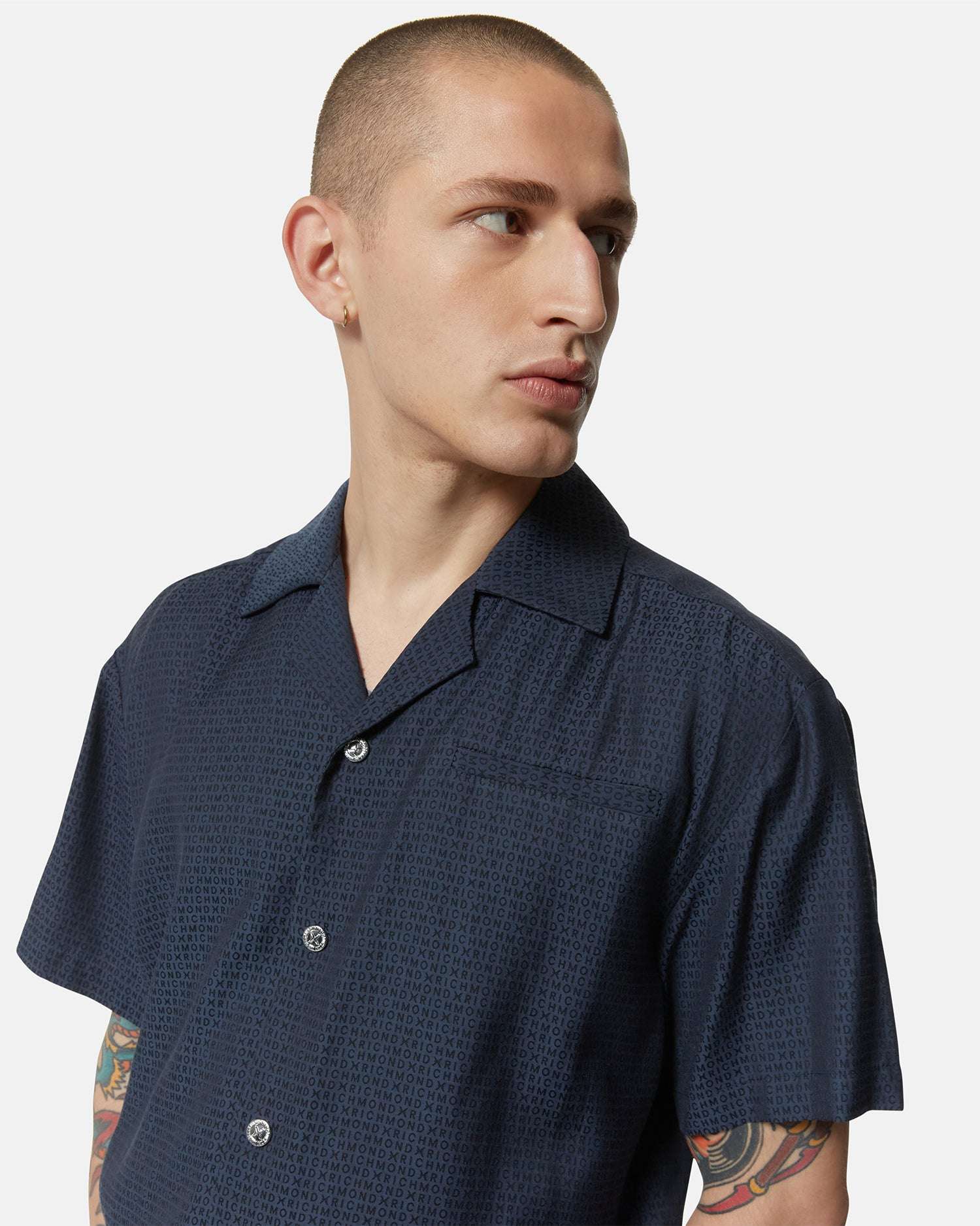 Camicia a maniche corte con colletto cubano in tessuto leggero Camicia