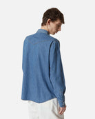 Camicia in denim blu con tasche frontali e bottoni metallici Camicia
