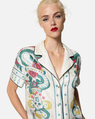 Camicia stampa serpente con short abbinati Camicia