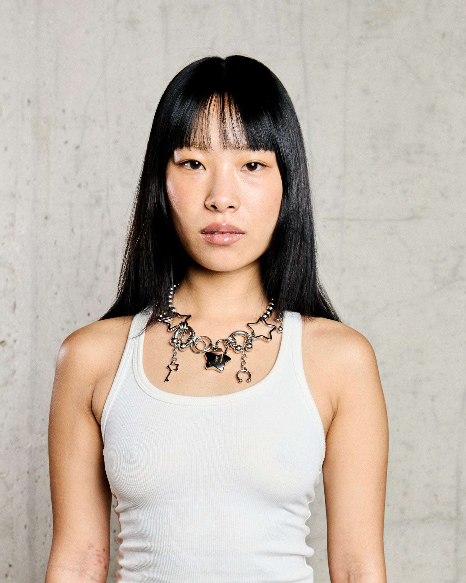 Collana con Stelle e Dettagli Intrecciati