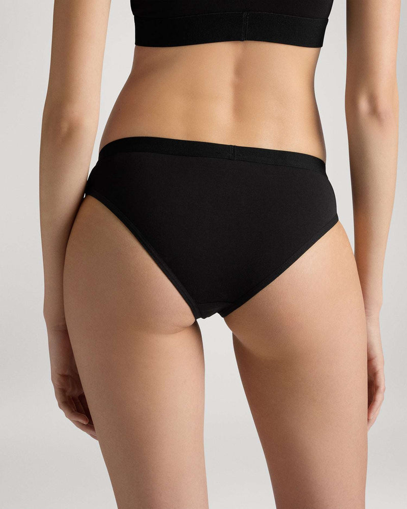 Pack with 2 briefs. Middle waist
