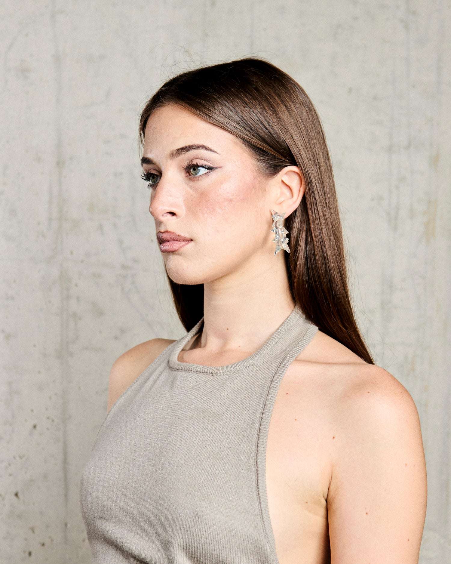 Coppia di orecchini cerchio trasparenti con dettagli a punta