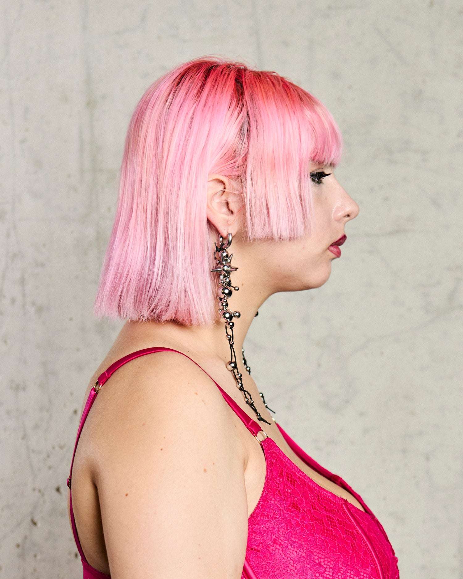 Coppia di orecchini pendenti con sfere