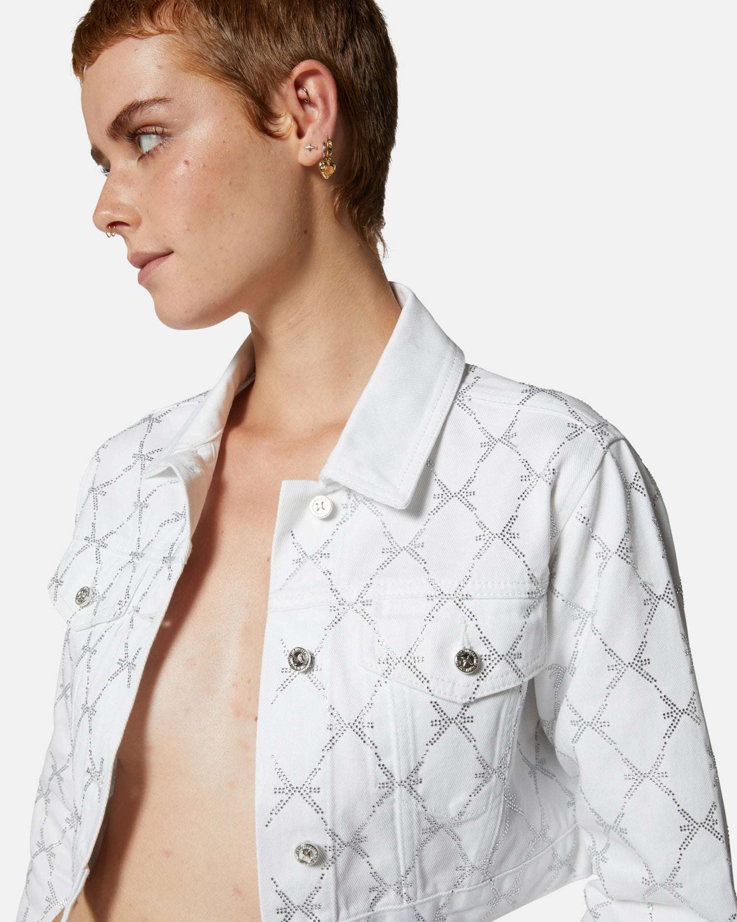Giacca cropped in denim bianco con motivo trapuntato Capospalla