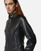 Giacca in ecopelle nera con collo alto e zip frontale Capospalla