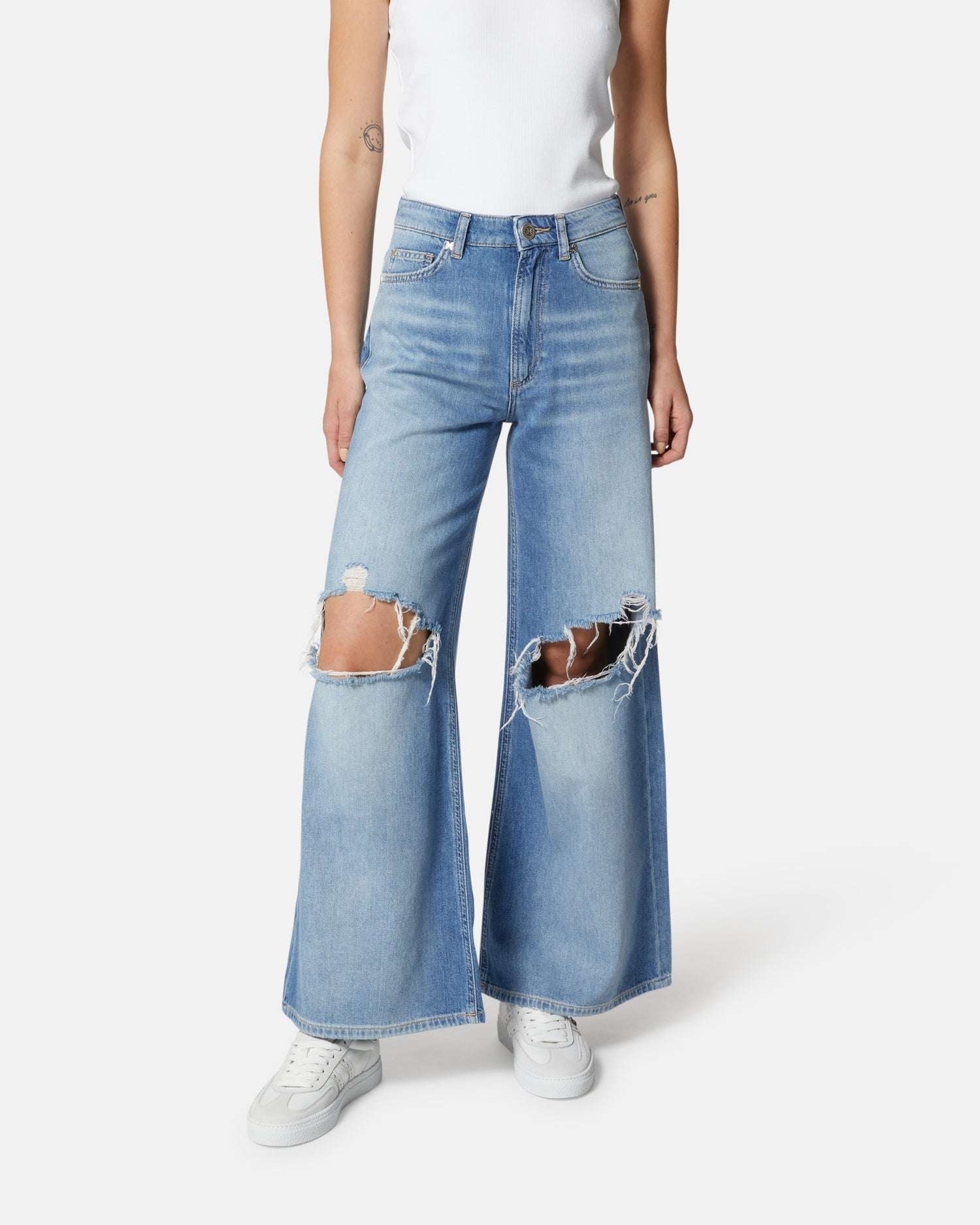 Jeans a gamba larga blu chiaro con strappi sulle ginocchia Jeans