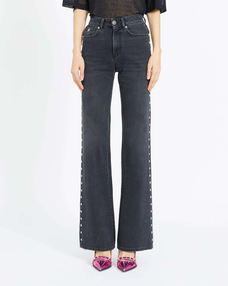 Jeans with side studs 