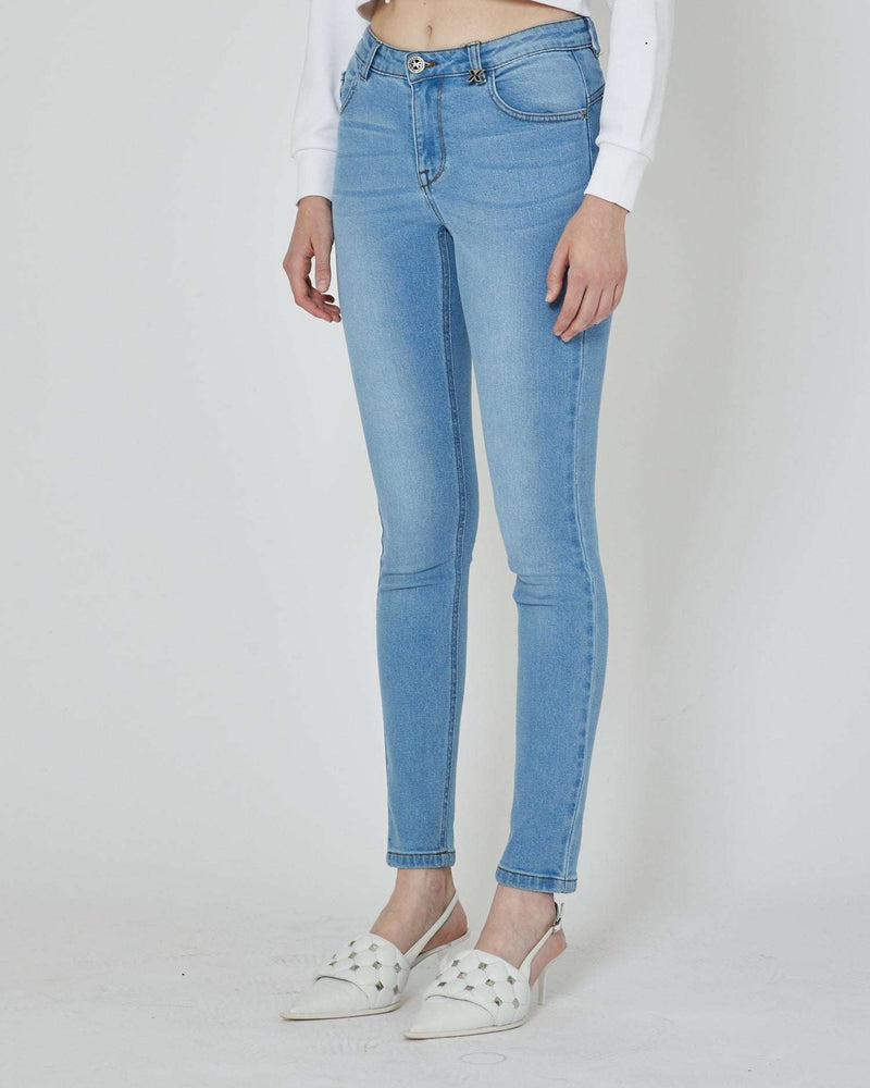 Jeans slim con logo ricamato sul retro JEANS