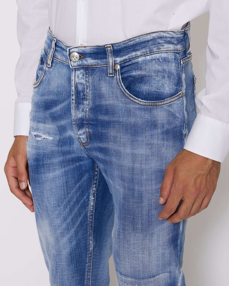 Jeans slim con lavaggio effeto used