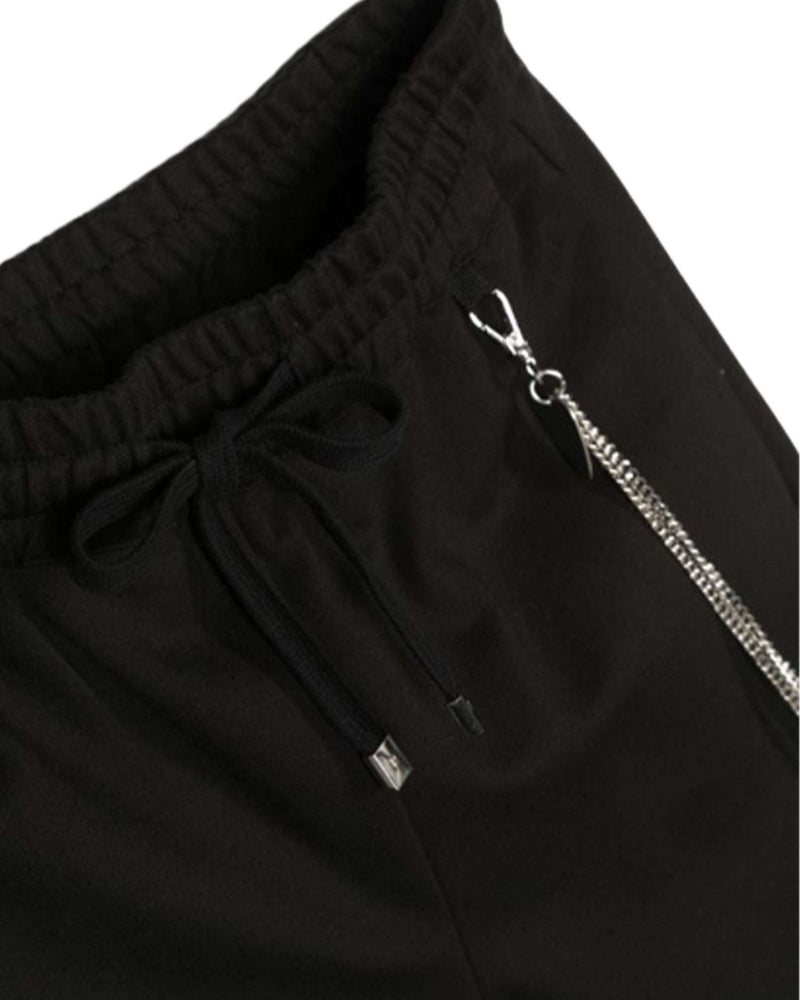 Jogging pants with a chain