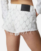 Shorts in denim bianco con motivo trapuntato e bordi sfrangiati Shorts