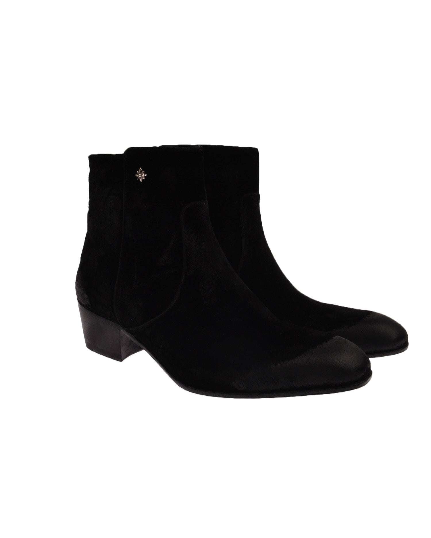 Stivaletto con tacco basso &amp;ndash; Eleganza minimal e moderna Scarpa