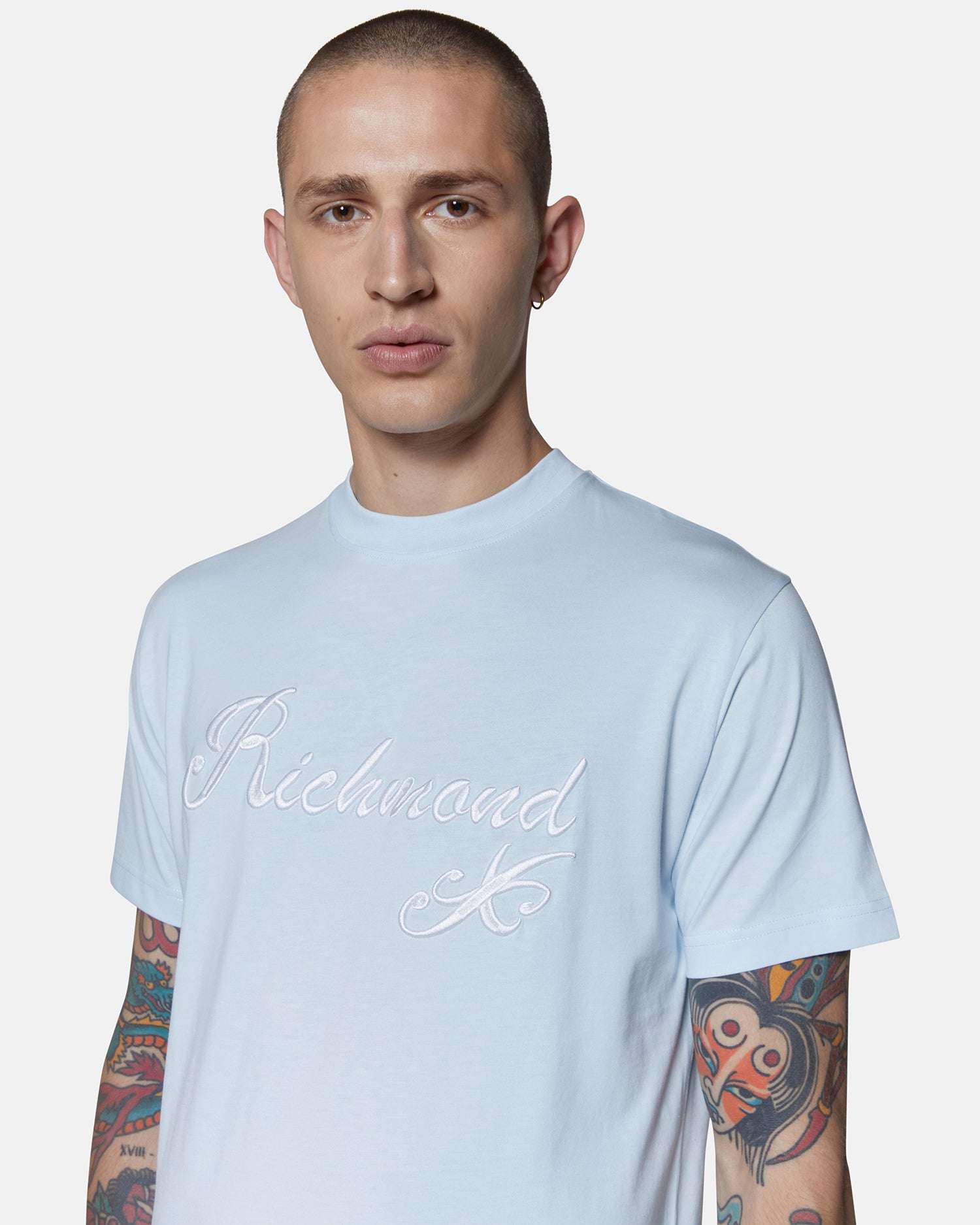 T-shirt a maniche corte con logo ricamato e design raffinato T-shirt