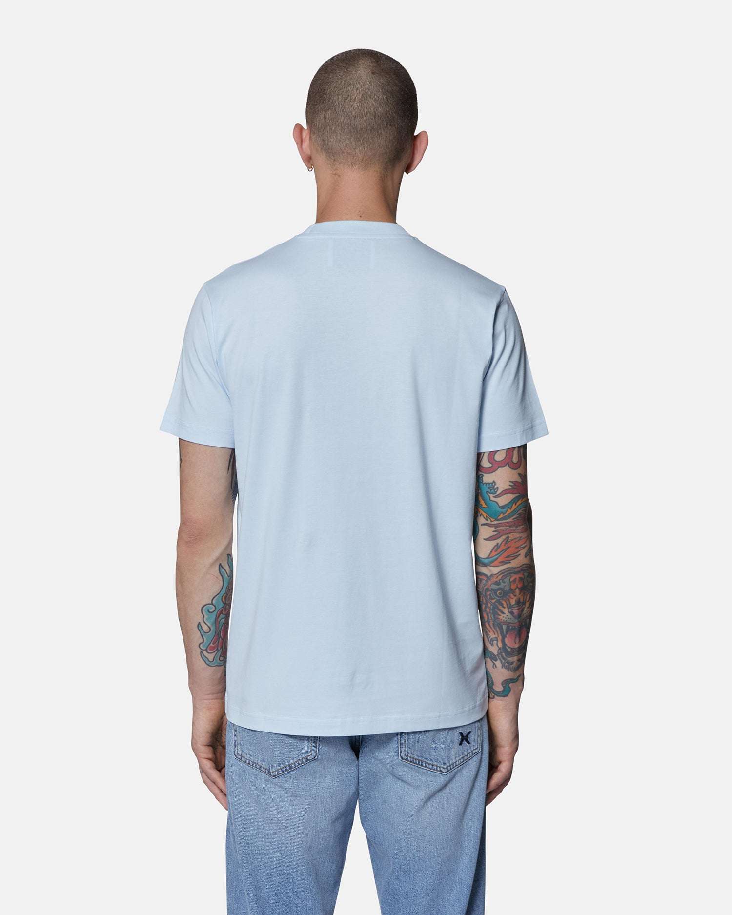 T-shirt a maniche corte con logo ricamato e design raffinato T-shirt