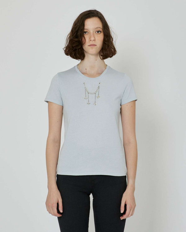 T-shirt with removable metal chain