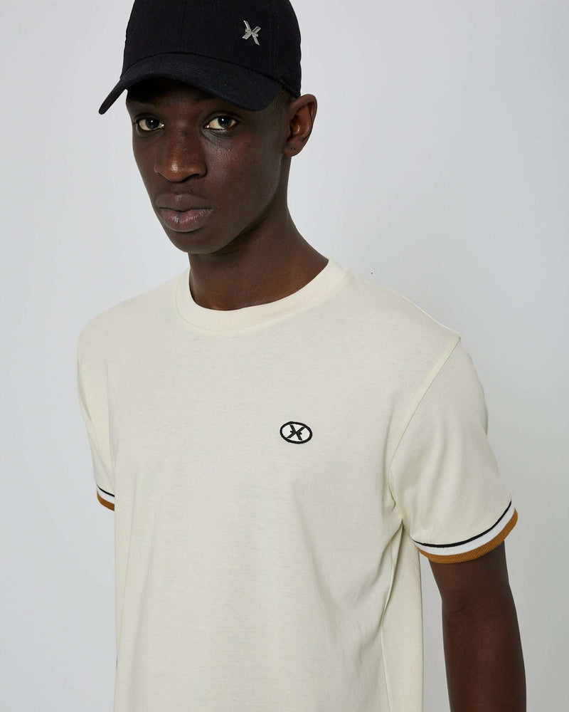 Regular t-shirt with contrasting logo on the front